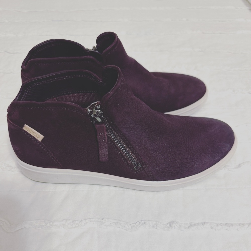 ECCO Women's Soft Side Zip Bootie Sneaker
